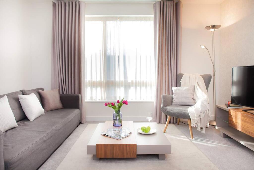Stylish And Central Two Bedroom & Two Bathroom Apartment With Free Parking 외부 사진